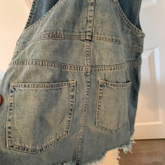 Free people torn up jumper light wash denim overalls skirt - Picture 6 of 10